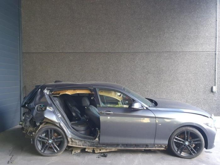 BMW 1 serie 116d 1.5 12V TwinPower Épave (2019, Gris)