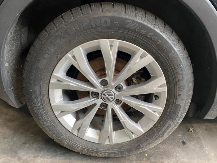 Volkswagen Tiguan 2.0 TDI 16V BlueMotion Technology SCR Salvage vehicle (2019, Dark, Blue)