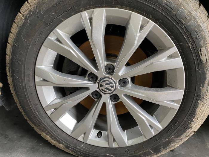 Volkswagen Tiguan 2.0 TDI 16V BlueMotion Technology SCR Salvage vehicle (2019, Dark, Blue)