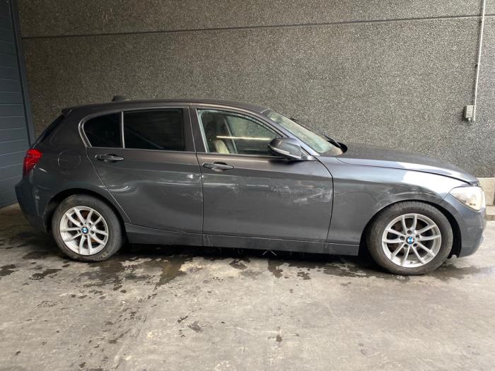 BMW 1 serie 116i 1.6 16V Épave (2015, Gris)