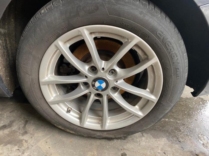 BMW 1 serie 116i 1.6 16V Épave (2015, Gris)
