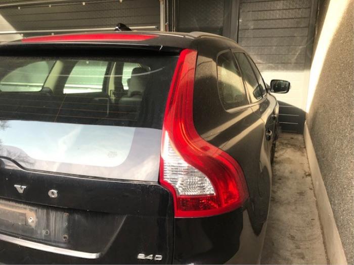 Volvo XC60 I 2.4 D3 20V Épave (2010, Métallisé, Noir)