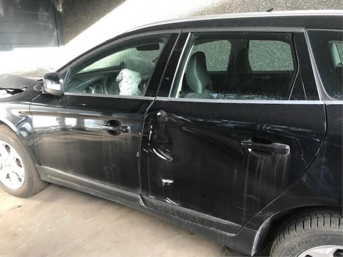 Volvo XC60 I 2.4 D3 20V Épave (2010, Métallisé, Noir)