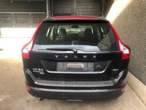 Volvo XC60 I 2.4 D3 20V Épave (2010, Métallisé, Noir)