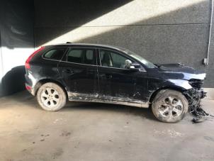 Volvo XC60 I 2.4 D3 20V Épave (2010, Métallisé, Noir)