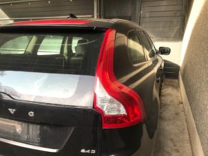 Volvo XC60 I 2.4 D3 20V Épave (2010, Métallisé, Noir)