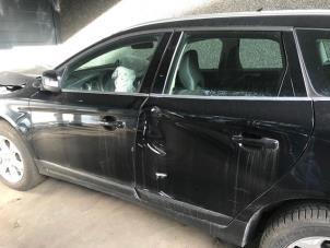 Volvo XC60 I 2.4 D3 20V Épave (2010, Métallisé, Noir)