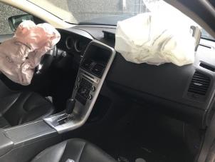 Volvo XC60 I 2.4 D3 20V Épave (2010, Métallisé, Noir)