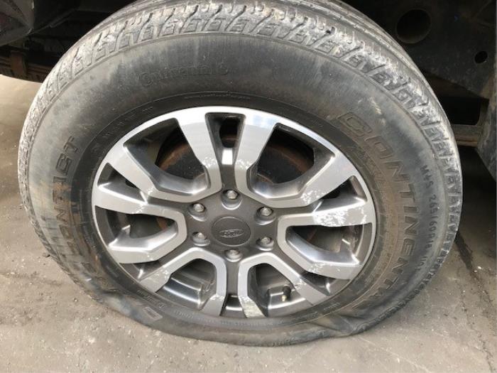 Ford Ranger 3.2 TDCi 20V 4x4 Épave (2017, Métallisé, Noir)