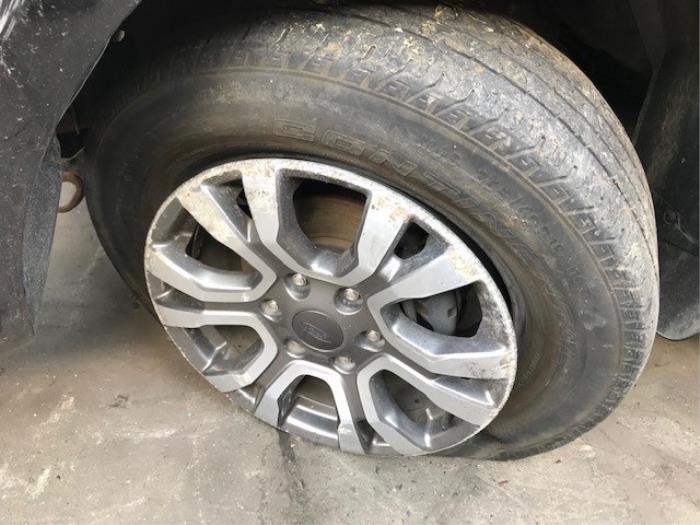 Ford Ranger 3.2 TDCi 20V 4x4 Épave (2017, Métallisé, Noir)