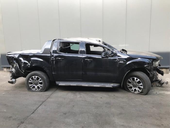 Ford Ranger 3.2 TDCi 20V 4x4 Épave (2017, Métallisé, Noir)