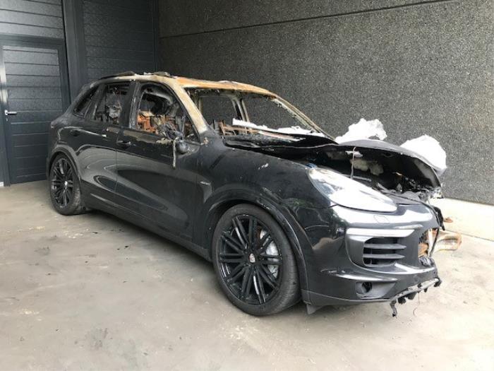 Porsche Cayenne II 3.0 D V6 24V Salvage vehicle (2017, Metallic, Black)