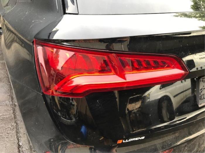 Audi Q5 2.0 40 TDI 16V Quattro Samochód złomowany (2019, Metalik, Czarny)