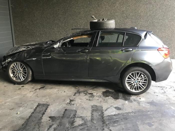 BMW 1 serie 116i 1.5 12V Épave (2019, Gris)