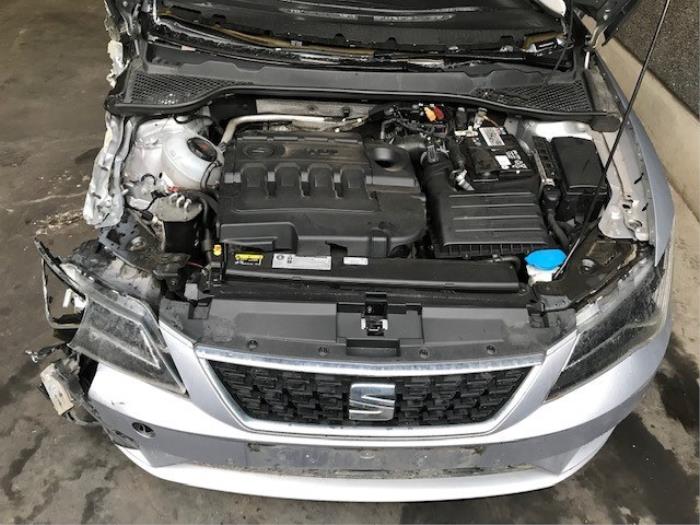 Seat Leon 1.6 TDI 16V Samochód złomowany (2019, Srebrny)