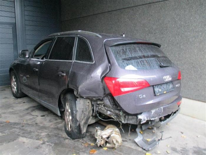 Audi Q5 Schrottauto (2010, Dunkel, Grau)