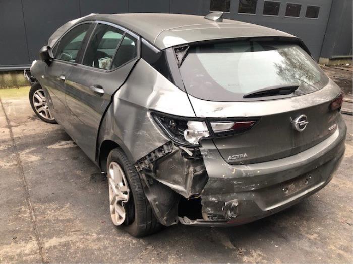 Opel Astra Vehículo de desguace (2017)