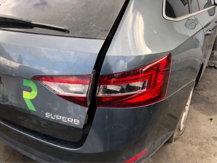 Skoda Superb Combi 1.6 TDI Épave (2017)