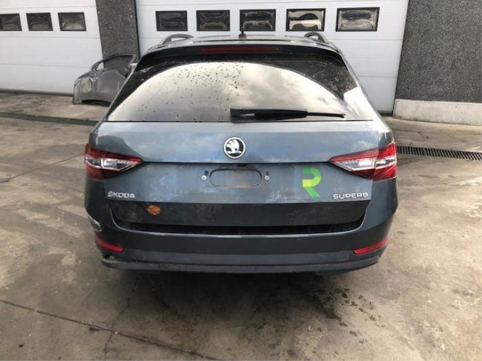 Skoda Superb Combi 1.6 TDI Épave (2017)