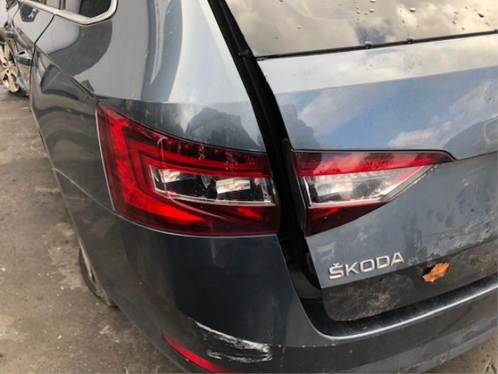 Skoda Superb Combi 1.6 TDI Épave (2017)