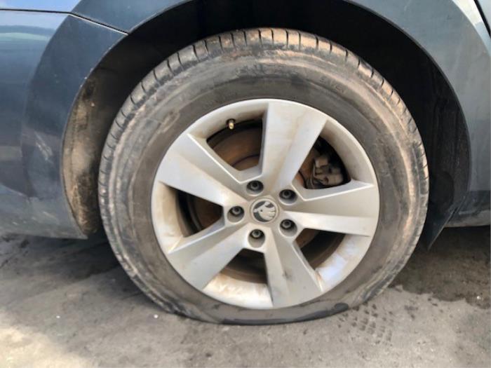Skoda Superb Combi 1.6 TDI Épave (2017)