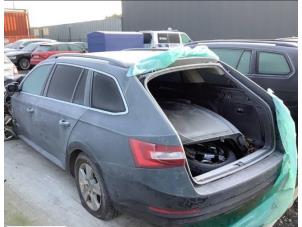 Skoda Superb Combi 1.6 TDI Épave (2017)