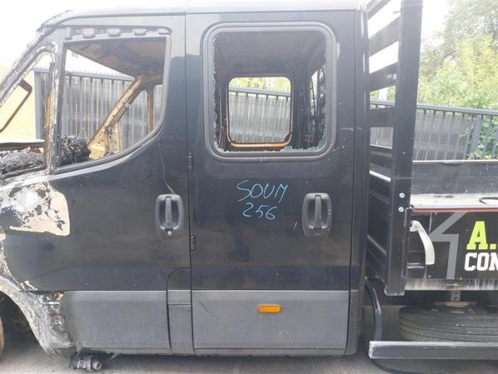 Iveco Daily Skrotfordon (2021, ZWART)