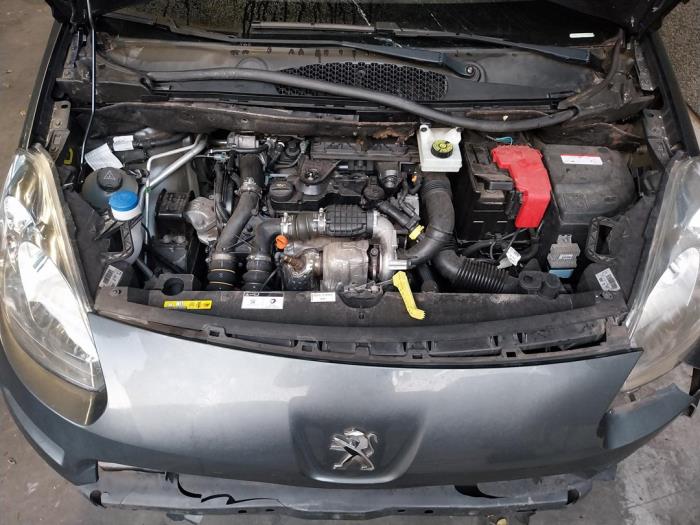 Peugeot Partner Tepee 1.6 HDI 90 Salvage vehicle (2015, Gray)