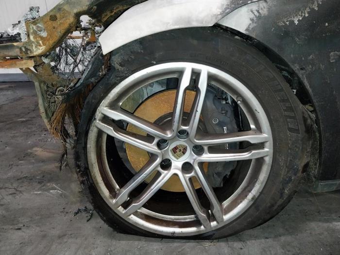 Porsche Macan 2.0 16V Turbo Salvage vehicle (2022, Gray)