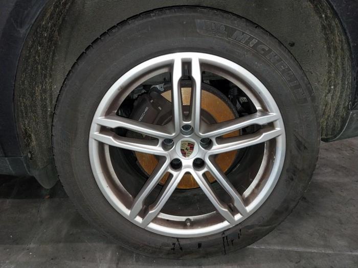 Porsche Macan 2.0 16V Turbo Salvage vehicle (2022, Gray)