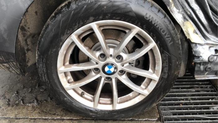 BMW 1 serie 118i 1.5 TwinPower 12V Vehículo de desguace (2018, Oscuro, Gris)