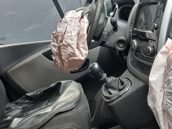 Renault Trafic 1.6 dCi 145 Twin Turbo Vehículo de desguace (2019, Gris)