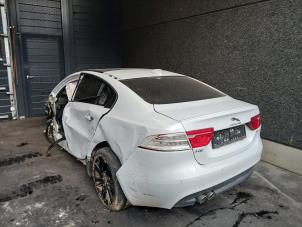 Jaguar XE 2.0d 180 16V  (Épave)