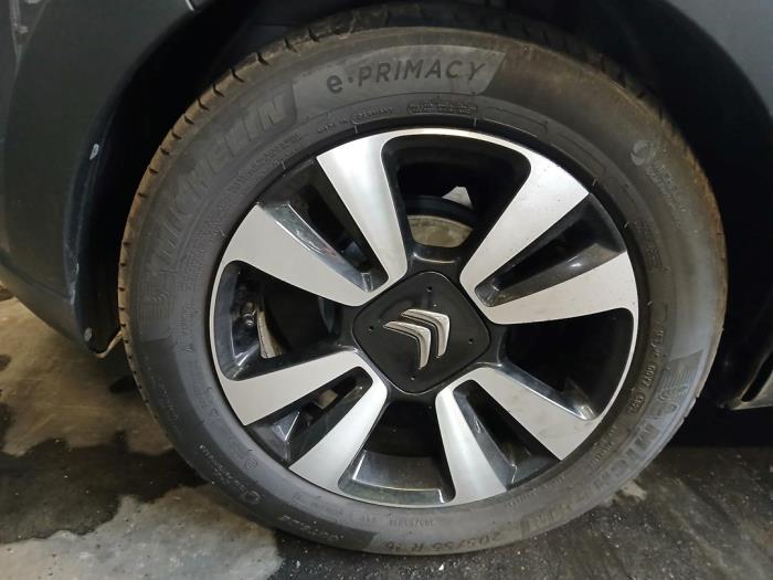 Citroen C3 1.2 Vti 12V PureTech Épave (2024, Gris)