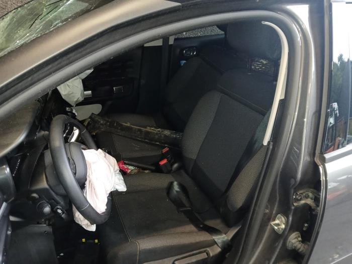 Citroen C3 1.2 Vti 12V PureTech Épave (2024, Gris)