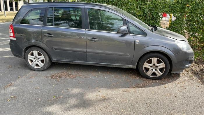 Opel Zafira 1.7 CDTi 16V Skrotfordon (2010, GRIJS)