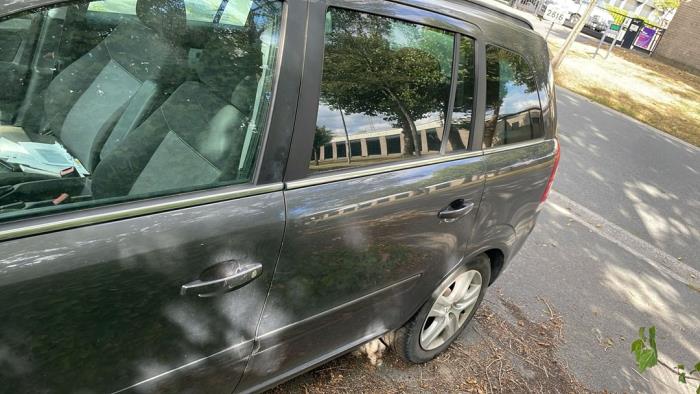 Opel Zafira 1.7 CDTi 16V Skrotfordon (2010, GRIJS)