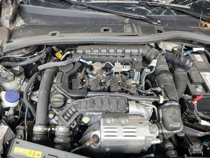 Peugeot 2008 1.2 VTi 12V PureTech 130 Épave (2024, Noir)