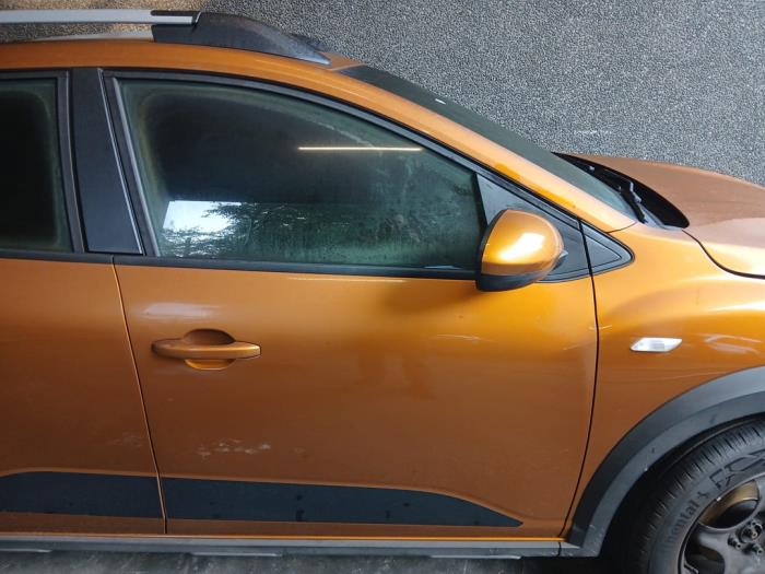 Dacia Sandero III 1.0 TCe 90 12V Skrotfordon (2022, ORANJE)