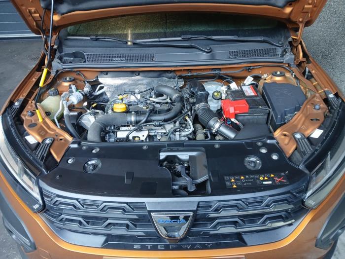 Dacia Sandero III 1.0 TCe 90 12V Skrotfordon (2022, ORANJE)