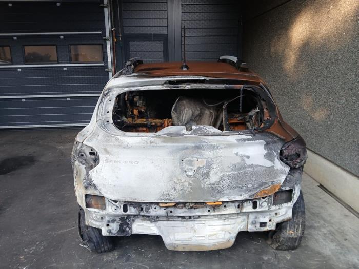 Dacia Sandero III 1.0 TCe 90 12V Skrotfordon (2022, ORANJE)