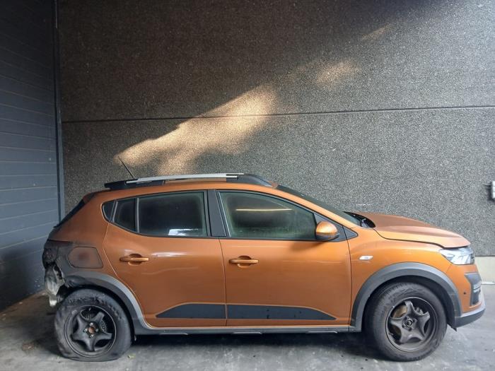 Dacia Sandero III 1.0 TCe 90 12V Skrotfordon (2022, ORANJE)