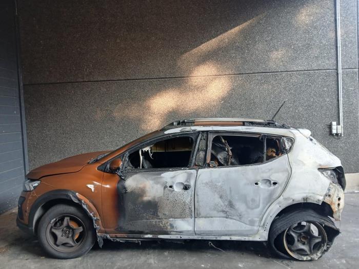 Dacia Sandero III 1.0 TCe 90 12V Skrotfordon (2022, ORANJE)