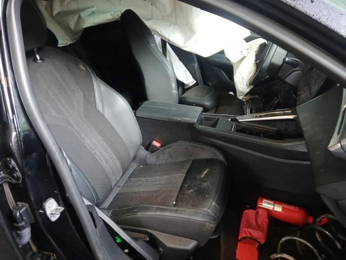 Peugeot 308 1.2 12V PureTech 130 Skrotfordon (2024, ZWART)