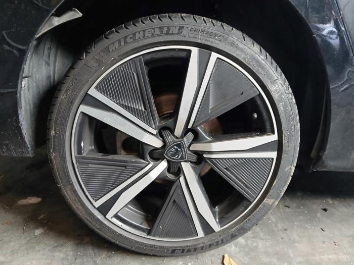 Peugeot 308 1.2 12V PureTech 130 Skrotfordon (2024, ZWART)