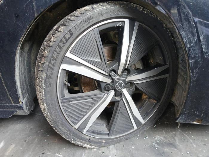 Peugeot 308 1.2 12V PureTech 130 Skrotfordon (2024, ZWART)