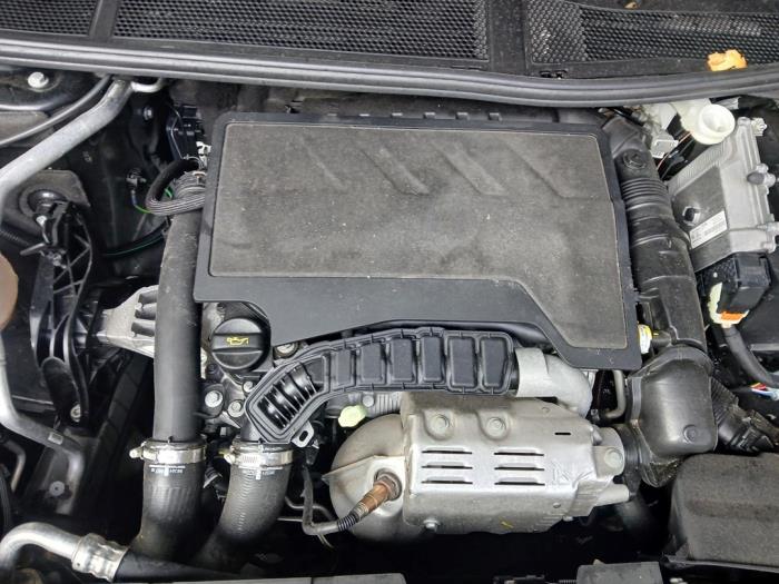 Peugeot 308 1.2 12V PureTech 130 Skrotfordon (2024, ZWART)