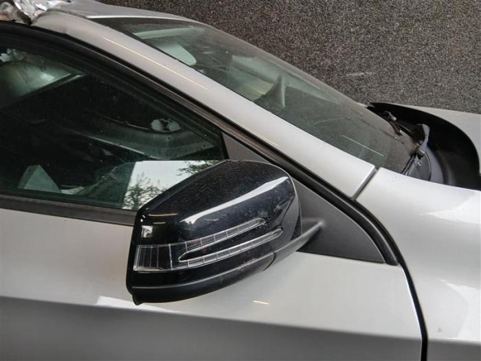 Mercedes A 1.6 A-180 16V Samochód złomowany (2017, Srebrny)