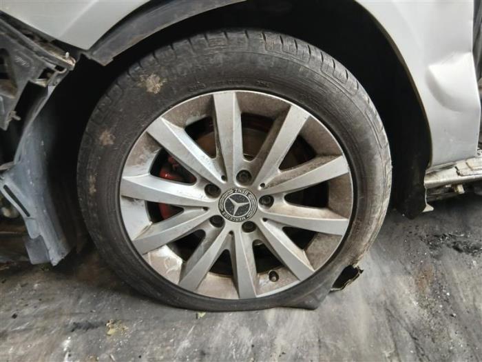 Mercedes A 1.6 A-180 16V Samochód złomowany (2017, Srebrny)