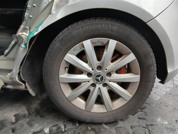 Mercedes A 1.6 A-180 16V Samochód złomowany (2017, Srebrny)